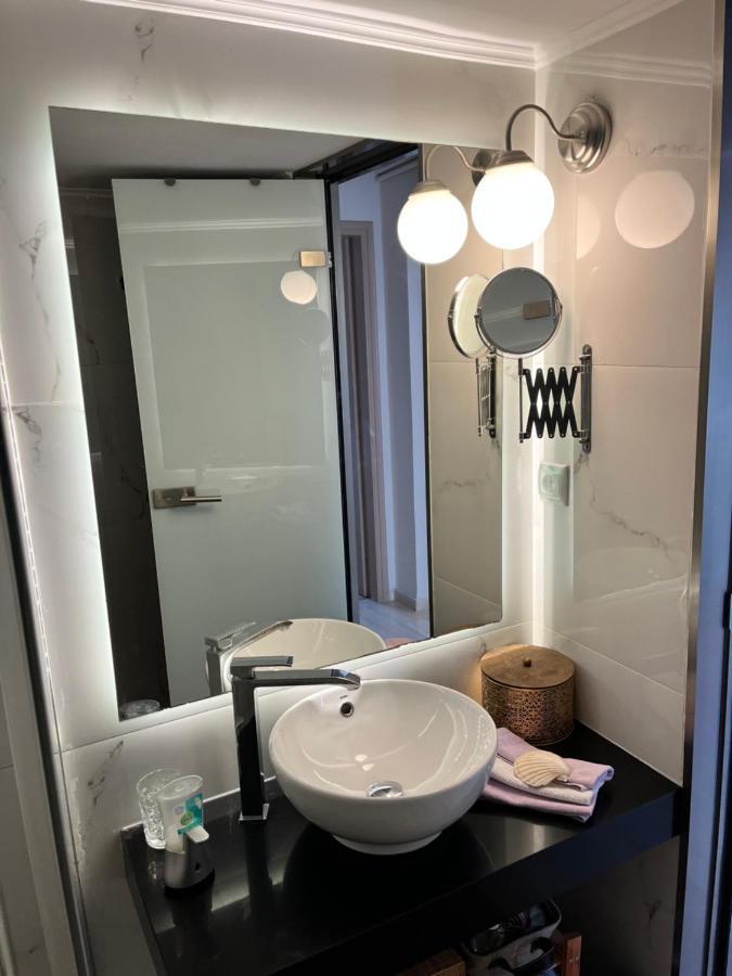 Blue Elegance City Center Heraklion Apartment ภายนอก รูปภาพ